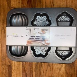 Threshold Fall Cakelet Pan - Pumpkins, Acorns, Leaves NWT